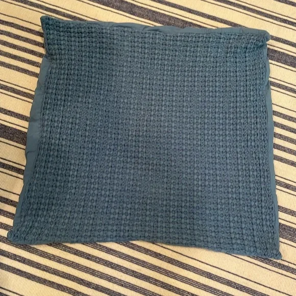 NWOT Serena & Lily Set of 2 Montauk Euro Shams in French Blue - Picture 5 of 7